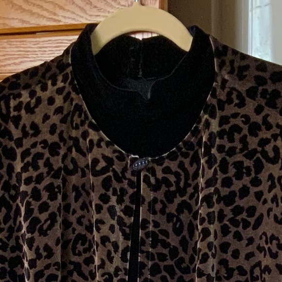 Lori Weidner Designer Black Velvet Evening Dress with Fringed Animal Print Cape - Picture 6 of 9